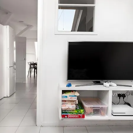 Apartment Plum Guide - Family Affair