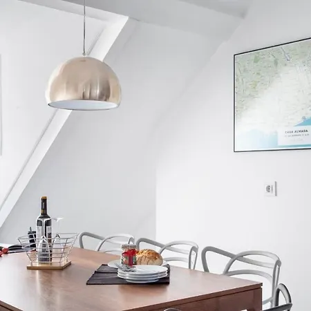 Apartment Plum Guide - Family Affair