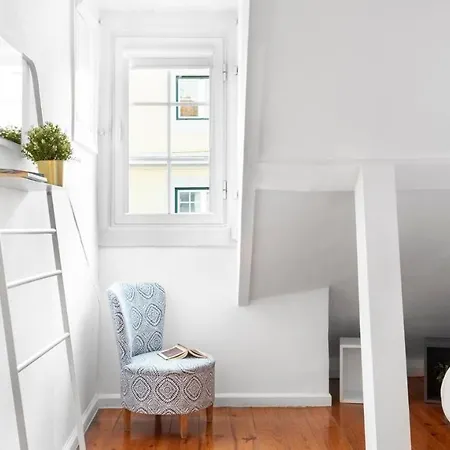 Apartment Plum Guide - Family Affair Lisbon